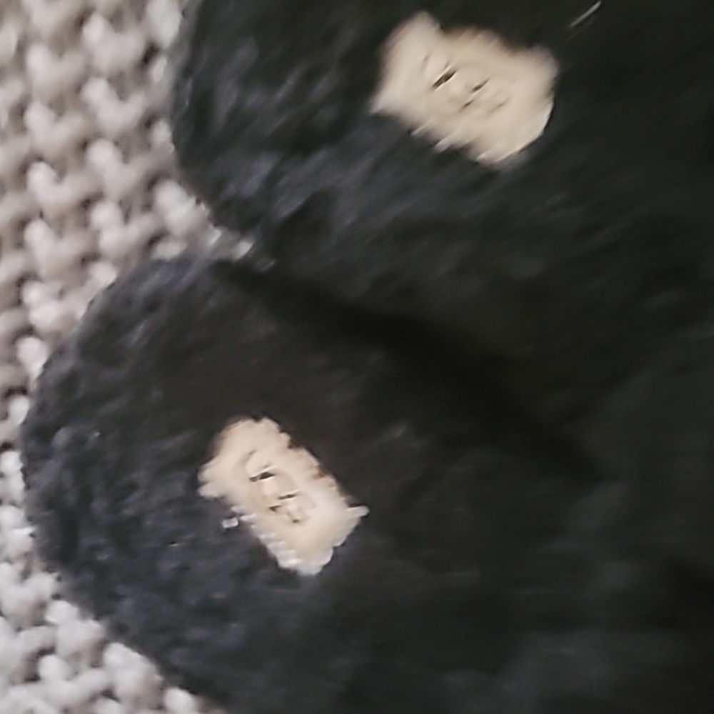 UGG - Picture 2 of 3